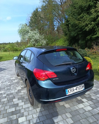 Opel Astra cena 30000 przebieg: 130000, rok produkcji 2013 z Golina małe 277